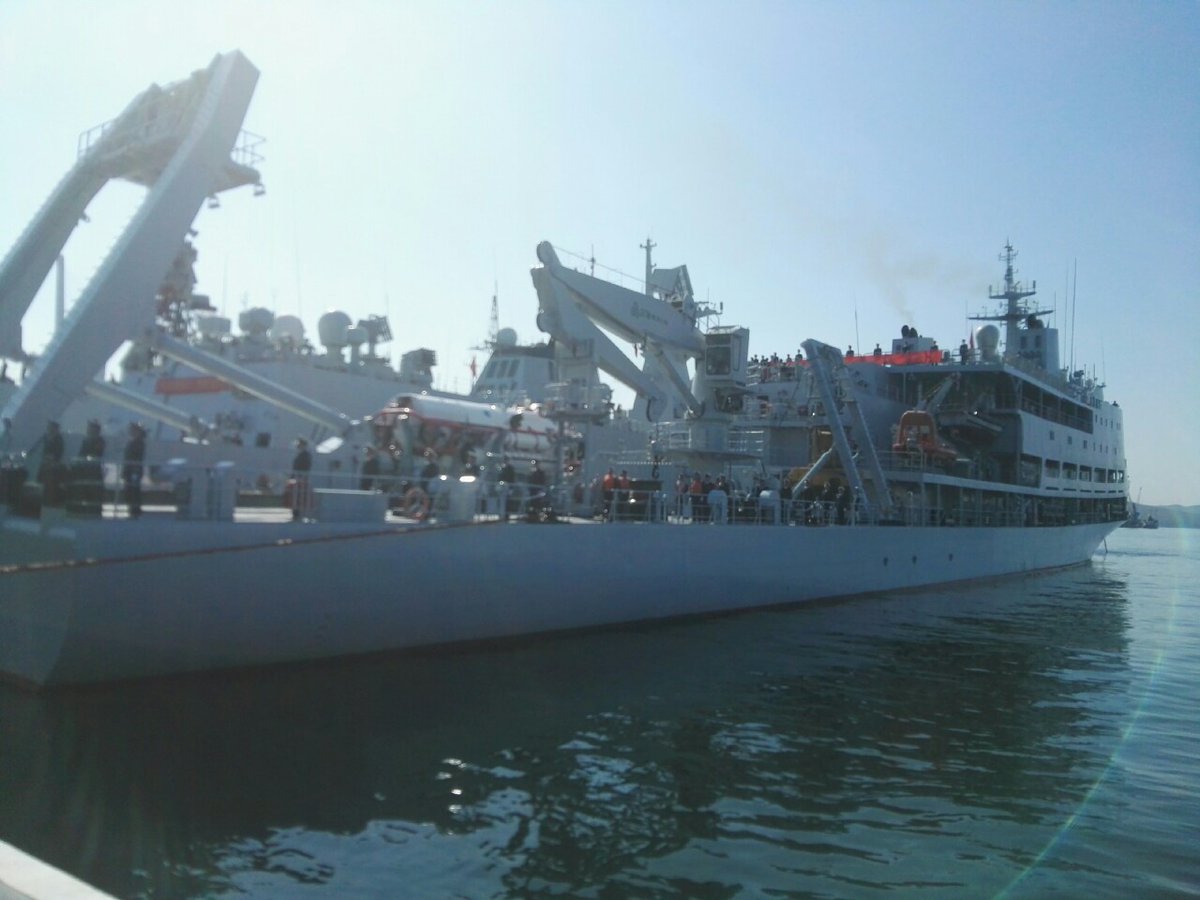 PLAN submarine-rescue vessel Changdao 02.jpg