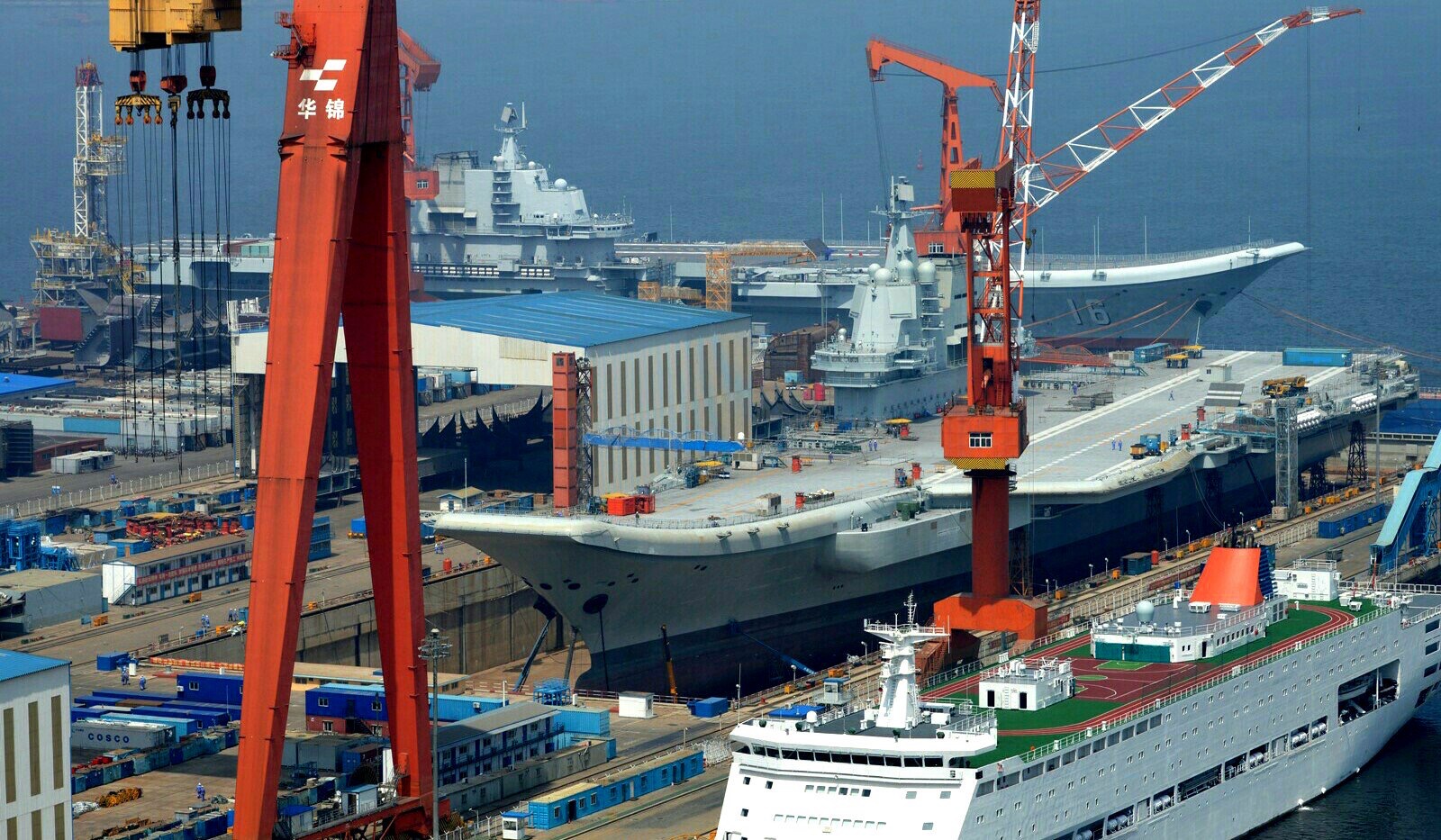 PLN Type 002 carrier - 20180527 + Liaoning - 4 best.jpg