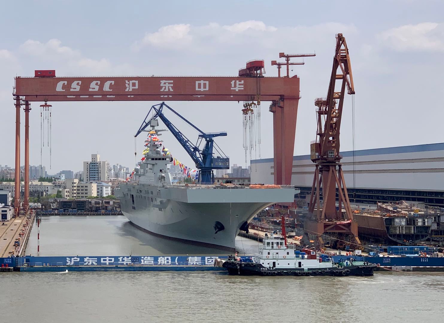 PLN Type 075 LHD no. 2 - 20200422 launch - 1.jpg