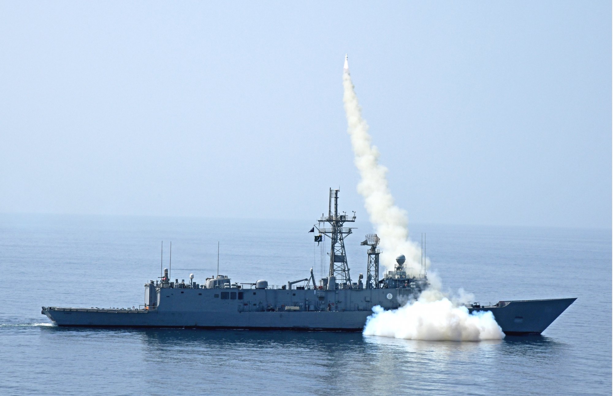 PNS ALAMGIR [LIVE WEAPON FIRING] 25-4-2020[ec].jpg