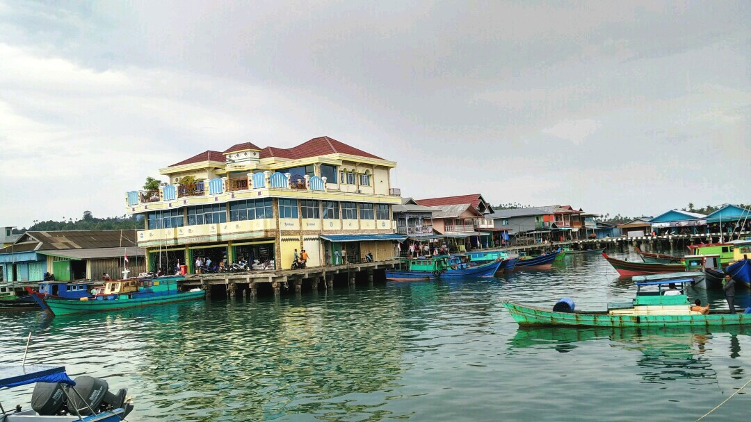 pulau-sedanau-natuna-kepri-pemandangan-pelabuhan.jpg