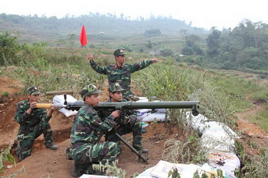 quan-doi-viet-nam-dang-su-dung-nhung-loai-sung-khong-giat-nao[1].jpg