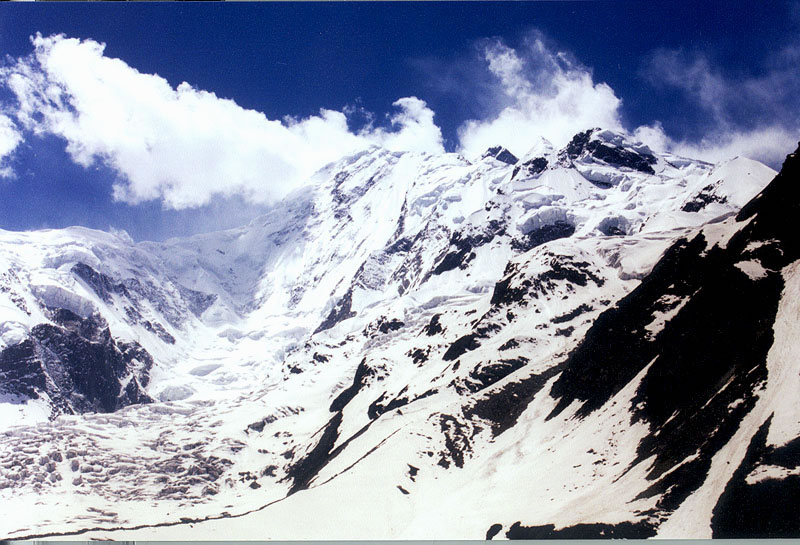 rakaposhi-zoom-from-ridge.jpg