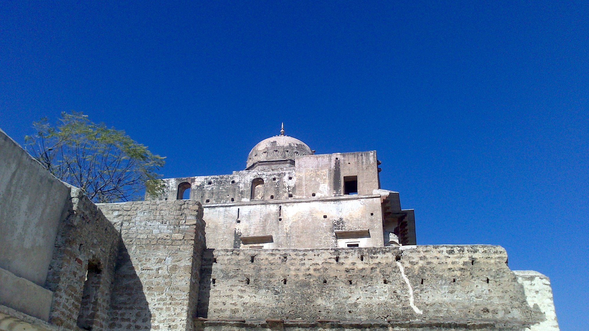 Satghara_Temple_(Low_View_of_Top_Temple).jpg