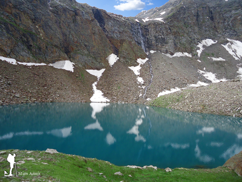 Satsri Mala Lake (Naran-Pakistan).jpg