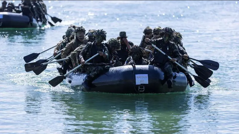 Screenshot 2022-12-31 at 16-45-12 australian-and-indonesian-troops-conduct-combined-beach-raid...png