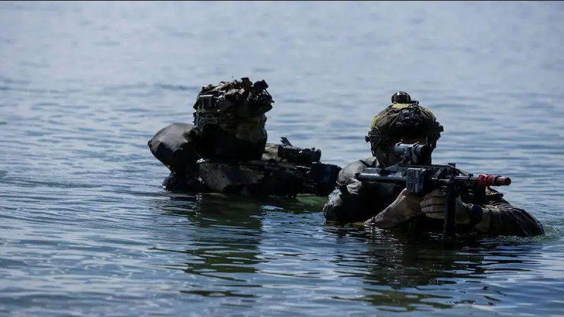 Screenshot 2022-12-31 at 16-46-18 australian-and-indonesian-troops-conduct-combined-beach-raid...png