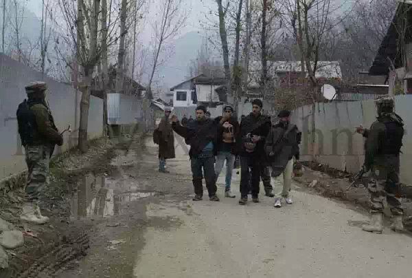 Search-operation-going-on-at-shiva-sopore-PHOTO-BY-AABID-NABI-1.jpeg