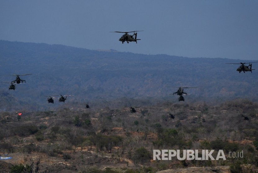 sejumlah-helikopter-tni-membentuk-formasi-saat-latihan-gabungan-latgab-_190912155028-424.jpg