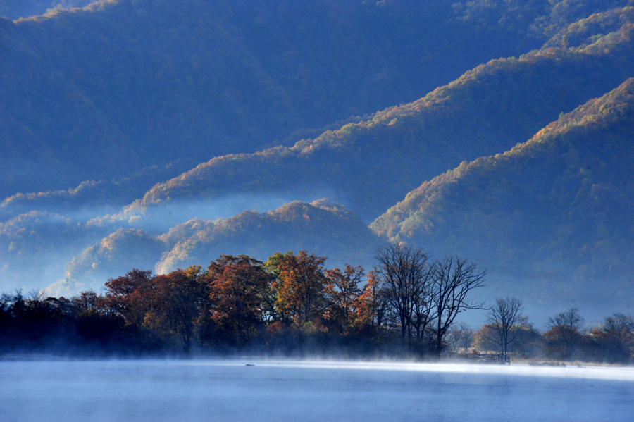 Shennongjia,Hubei,Dajiu-Lake,17Oct2012.jpg