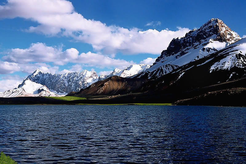 Shimshal lake.jpg