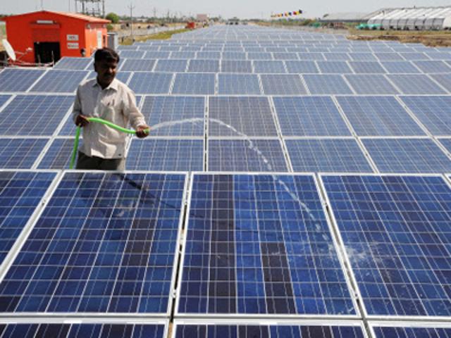 solar-power-plant-atop-the-narmada-canal.jpg