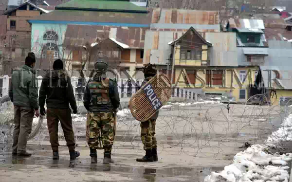 stone-pelting-at-khanpora-bridge-baramulla-PHOTO-BY-AABID-NABI-1.jpeg