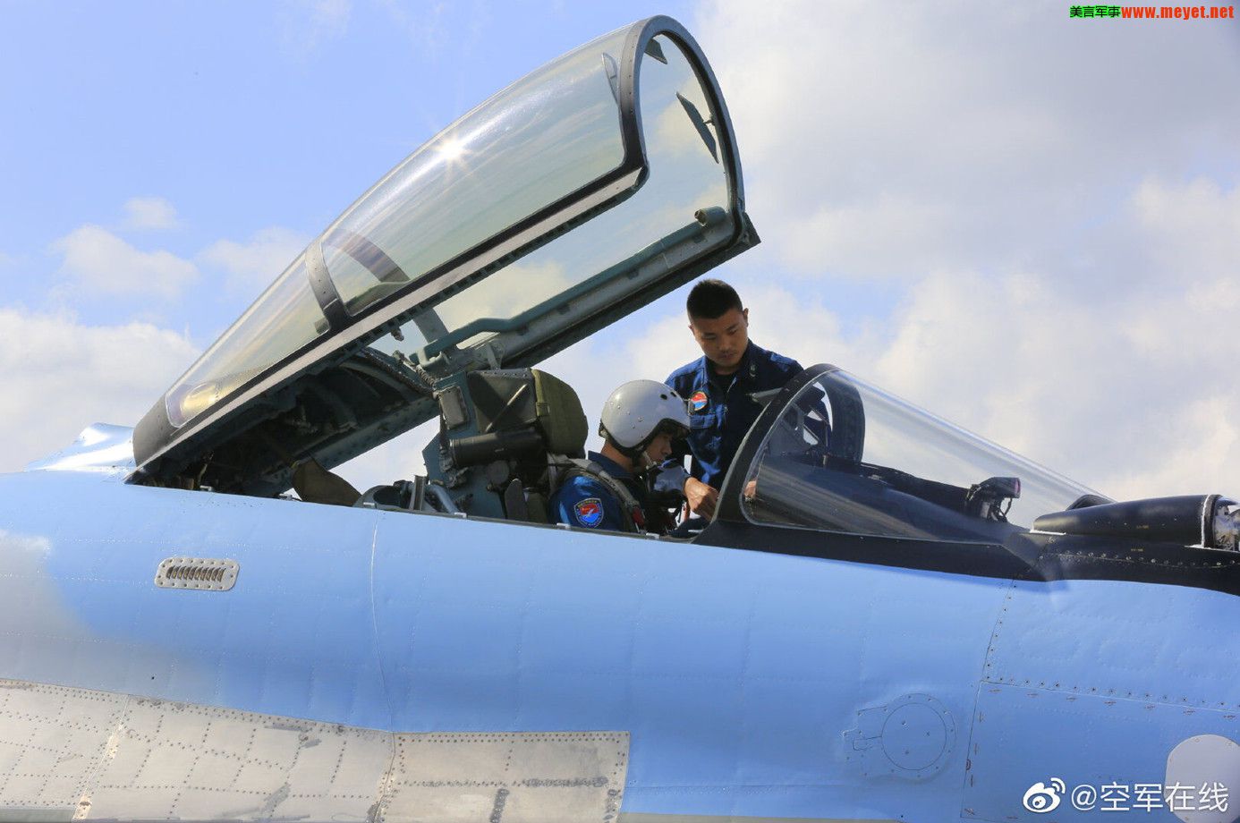 Su-35 cockpit XXL.jpeg