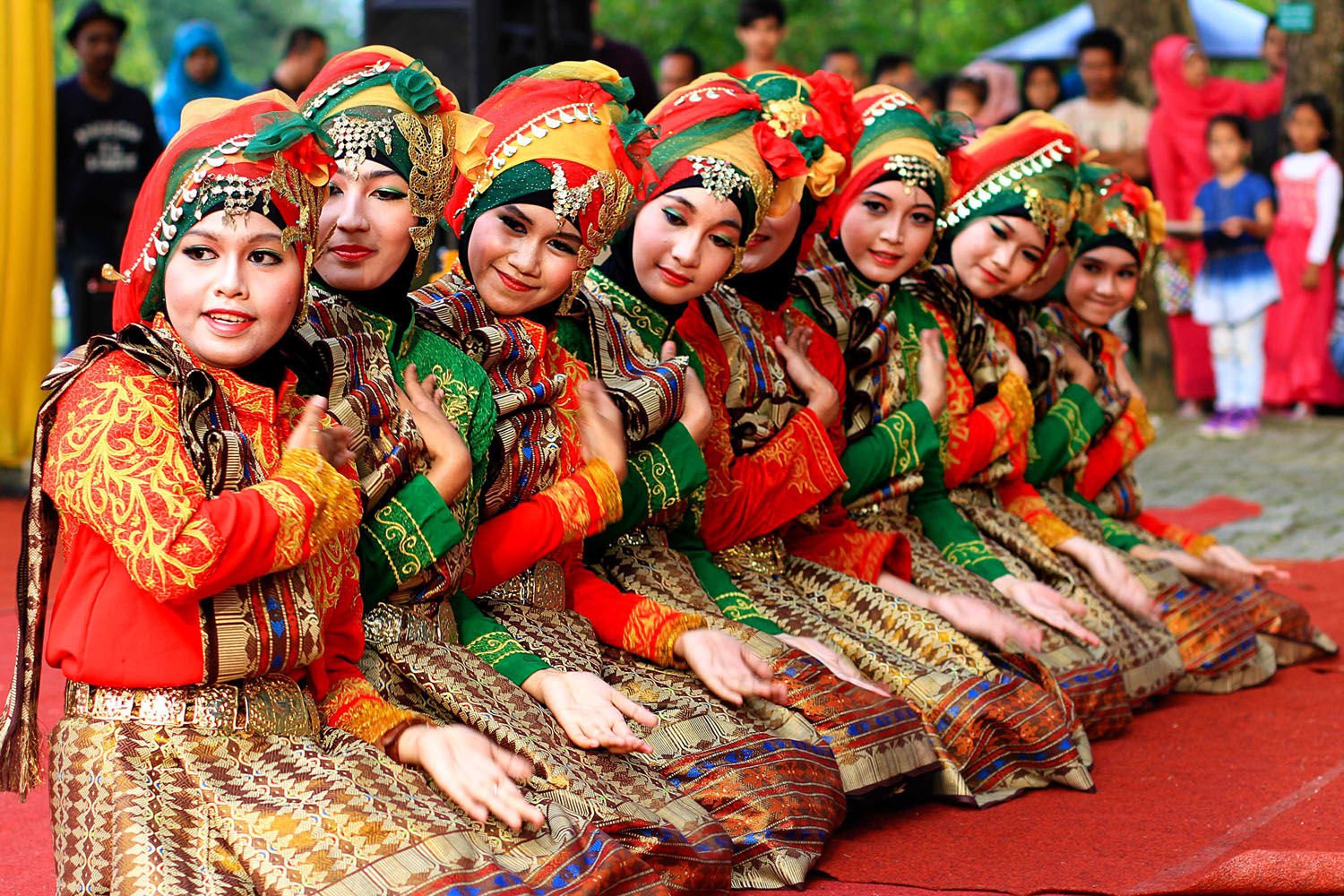 tari-saman-2fff56c32c8335a6a32ce28d93f53bdd.jpg