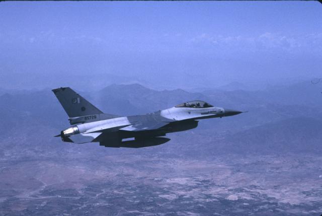 thumbnail_F-16-003.jpg