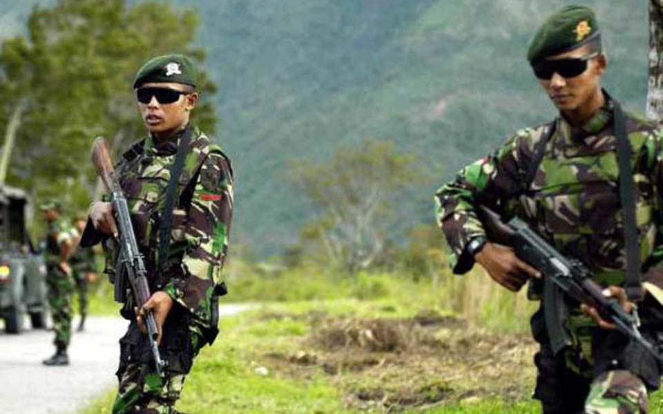 tni-infantry-troops-on-patrol-in-aceh-bpn16.jpg