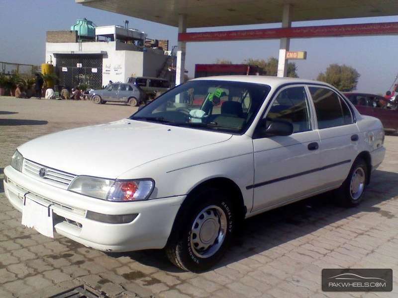 toyota-corolla-2001-4395417.jpg