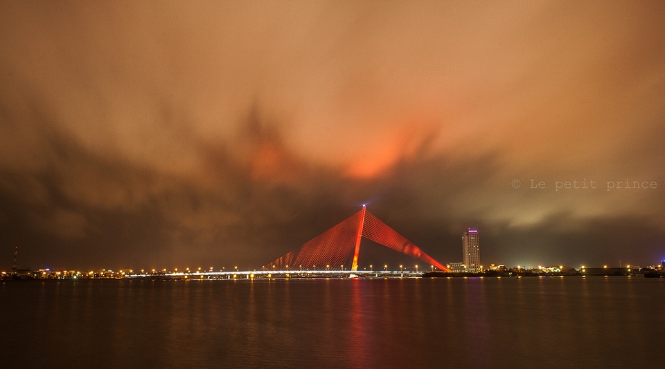 Tran Thi Ly Bridge, designed to appear as a sail.jpg