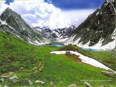 trek towards kandol lake.jpg