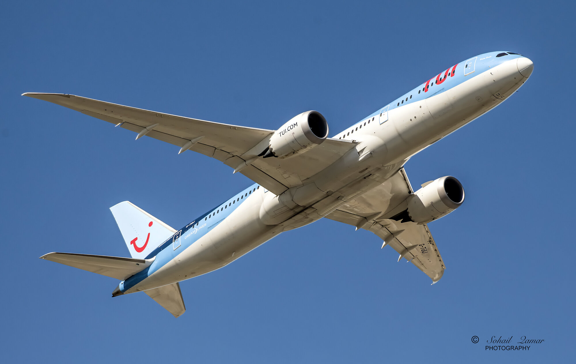 Tui-787-gatwick.jpg