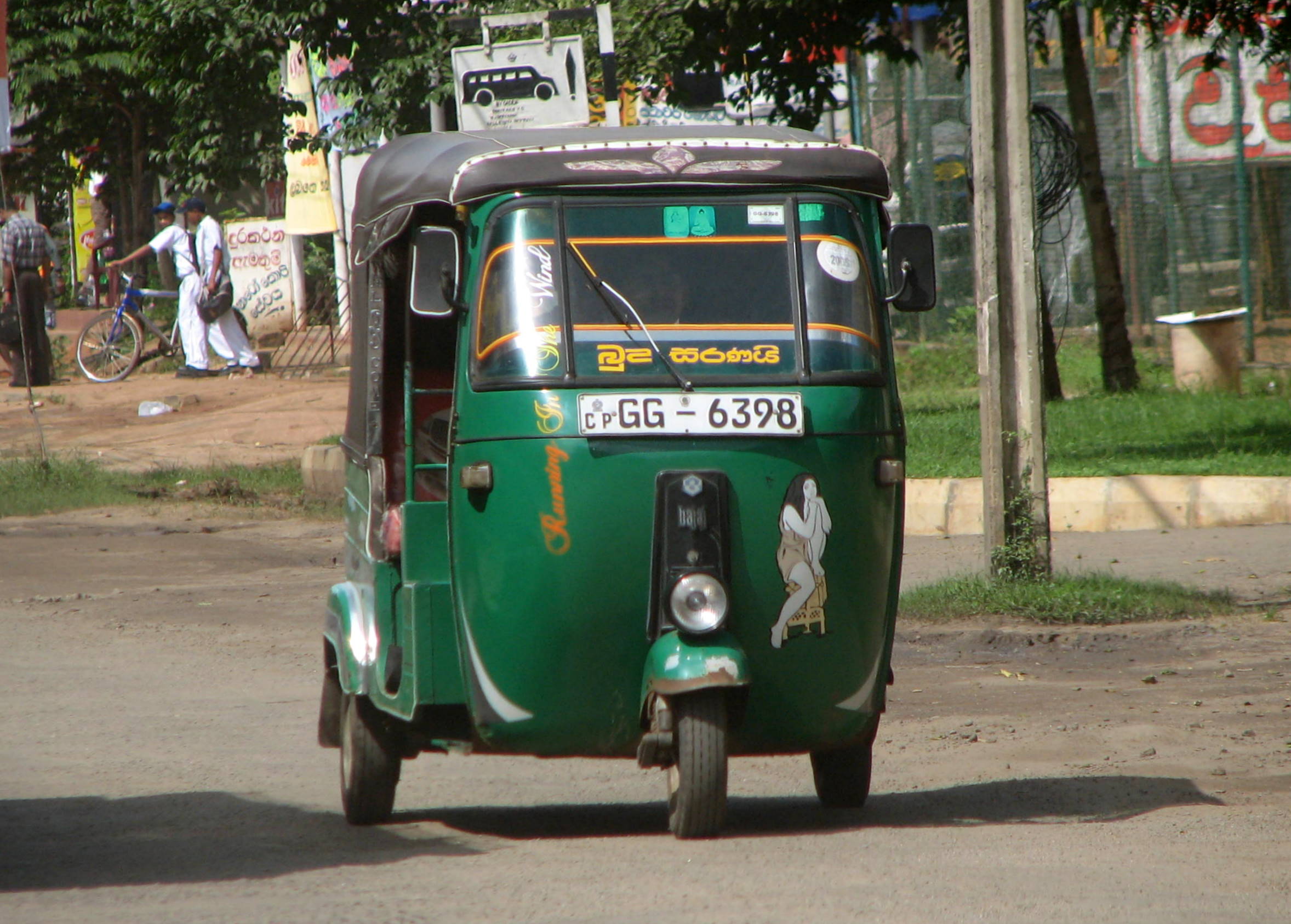 Tuk-Tuk_Sri_Lanka[1].jpg