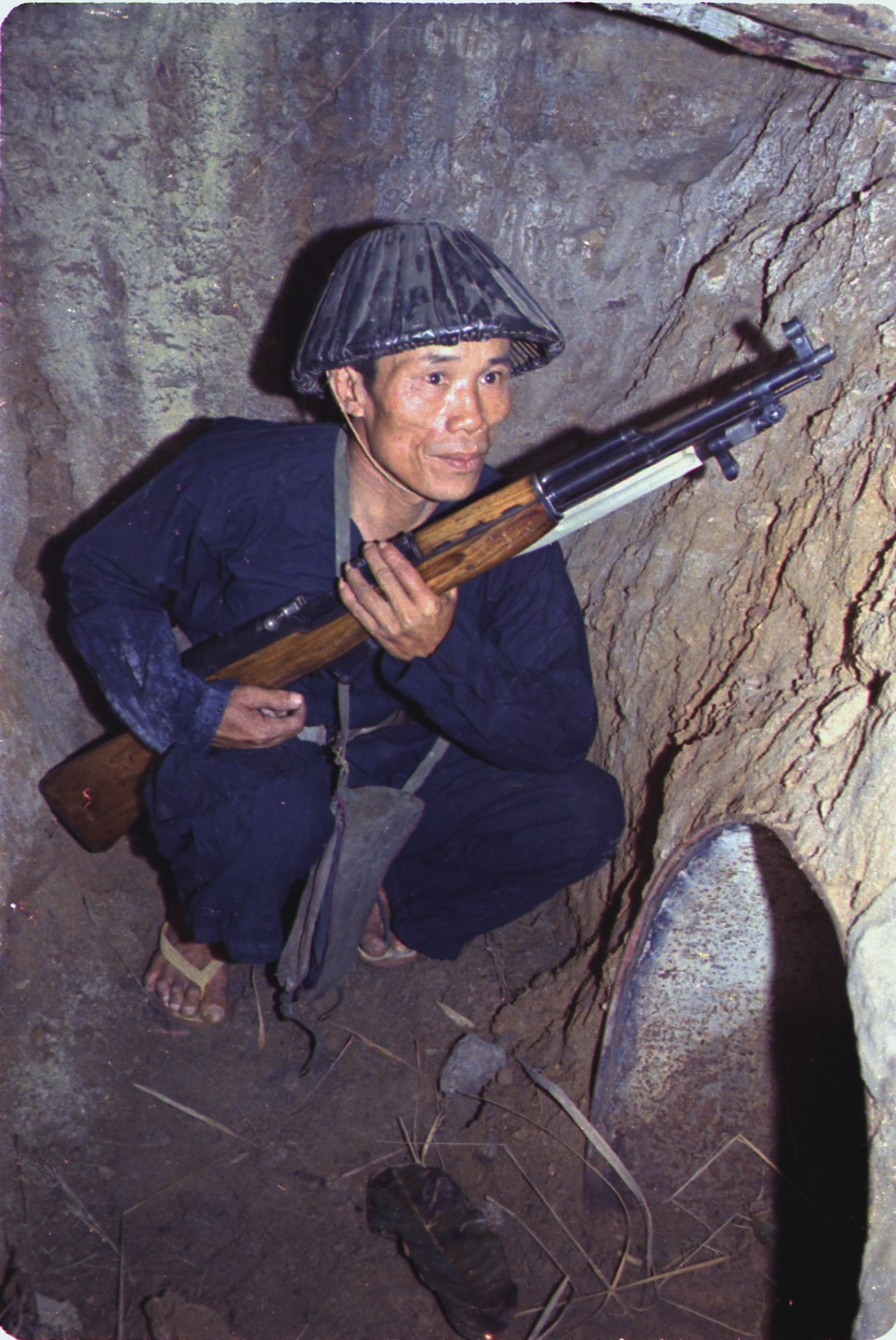 TUNNEL RAT Viet-Cong-111-C-CC053045_36-2872M-NARA.jpg