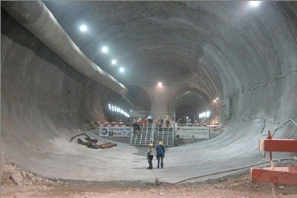 Tunnel_Urumieh lake.jpg