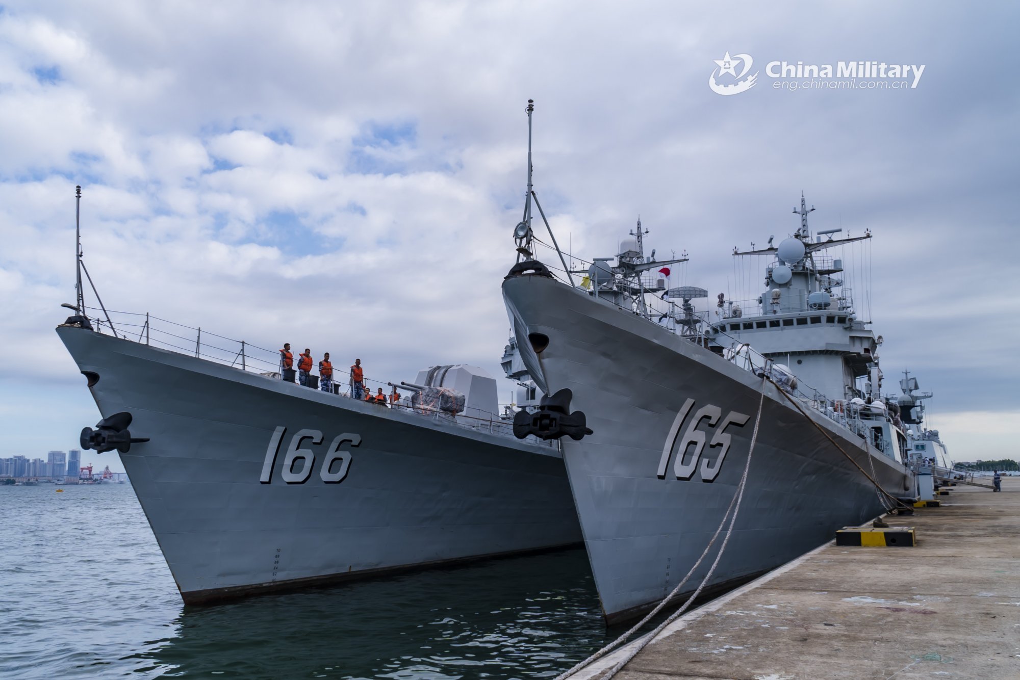 Type 051 DDG Zhanjiang (Hull 165) & Zhuhai (Hull 166) in late July of 2020.jpg