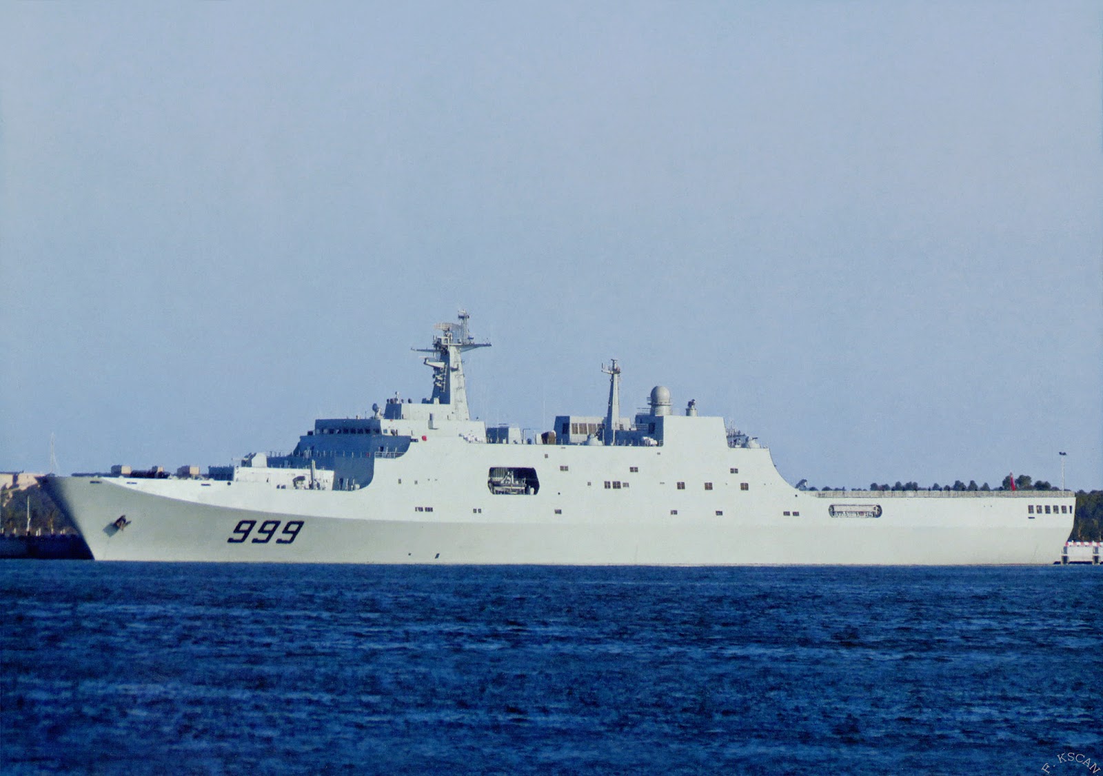 Type 071 YUZHAO Jinggang Shan井冈 999 Kunlun.jpg