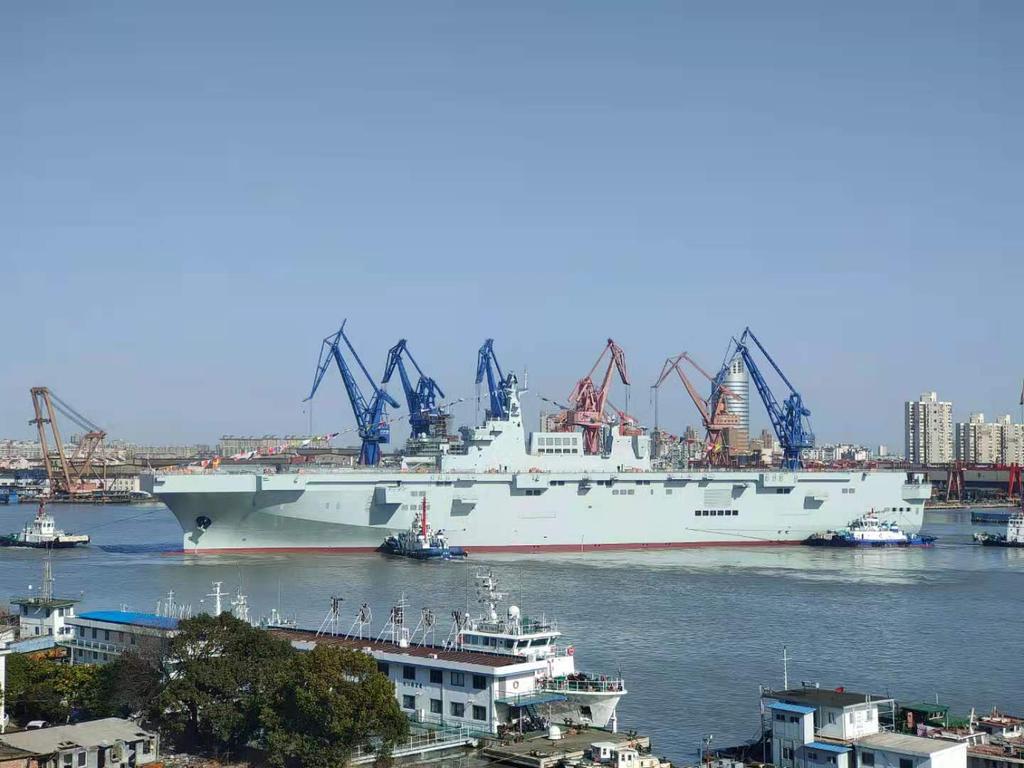 Type 075 LHD #3 and Pakistani Navy 2nd type 054A_P Frigate launch at Hudong-Zhonghua Shipyard ...jpg