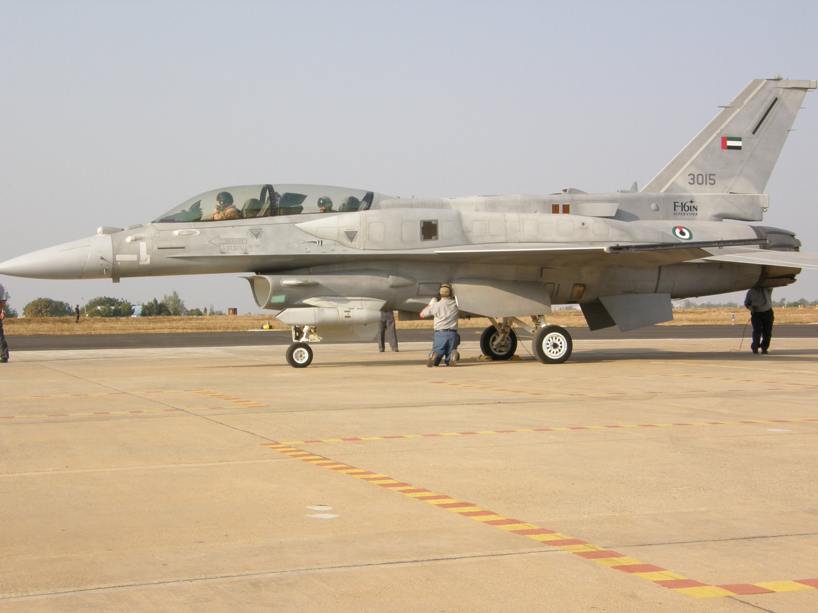 UAE F16 Side view F16.JPG