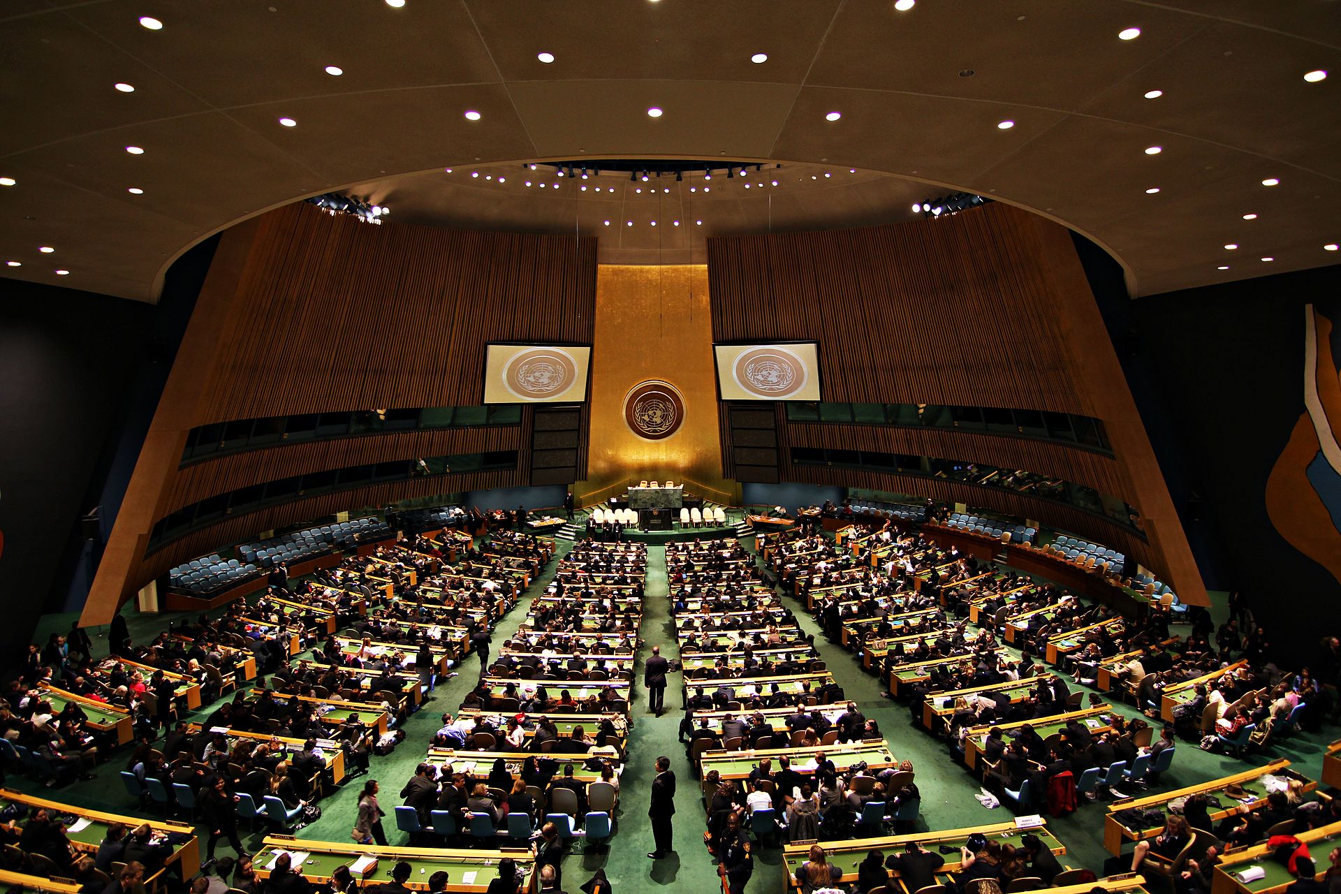 United_Nations_General_Assembly_Hall_3.jpg