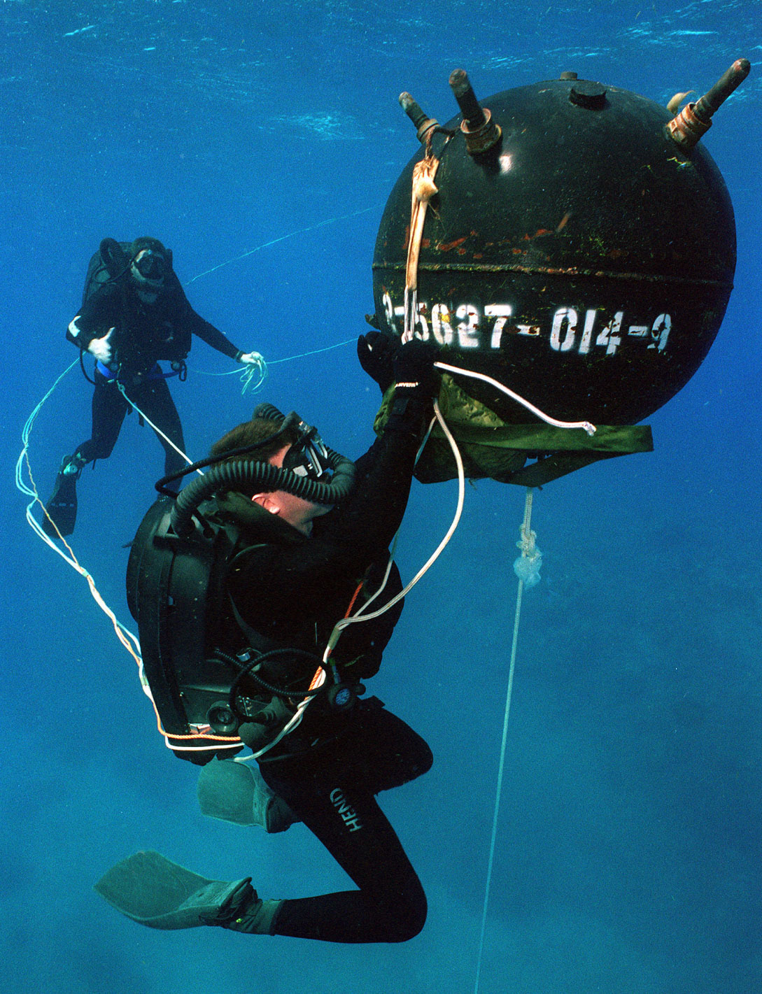 US_Navy_explosive_ordnance_disposal_(EOD)_divers.jpg