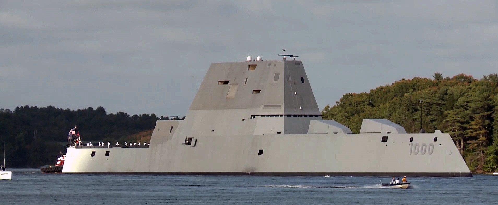 uss_zumwalt_ddg-1000_departs_bath_maine_on_7_september_2016.jpg