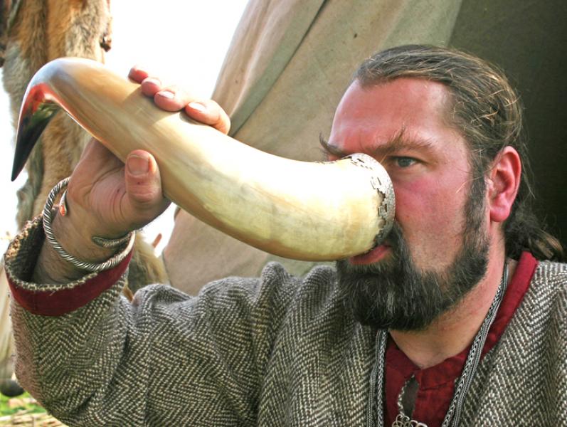 viking-with-drinking-horn.jpg