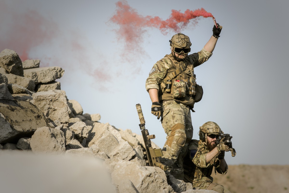 war_desert_guns_gunshow_soldier_action_smoke_sand-607884.jpg