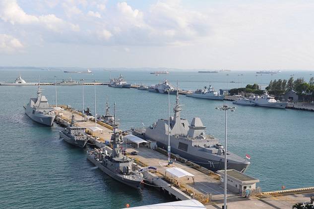 warships-berthed-at-changi-naval-14687.jpg