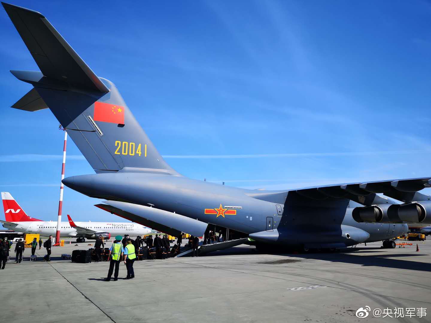 Y-20 backed from Red Square Parade 20200625 02.jpeg