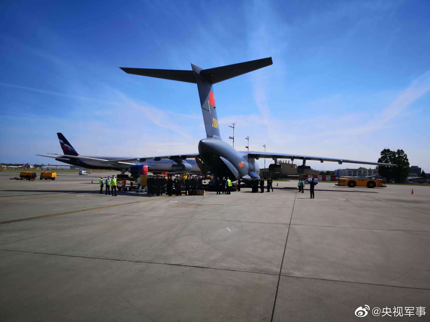 Y-20 backed from Red Square Parade 20200625 03.jpeg