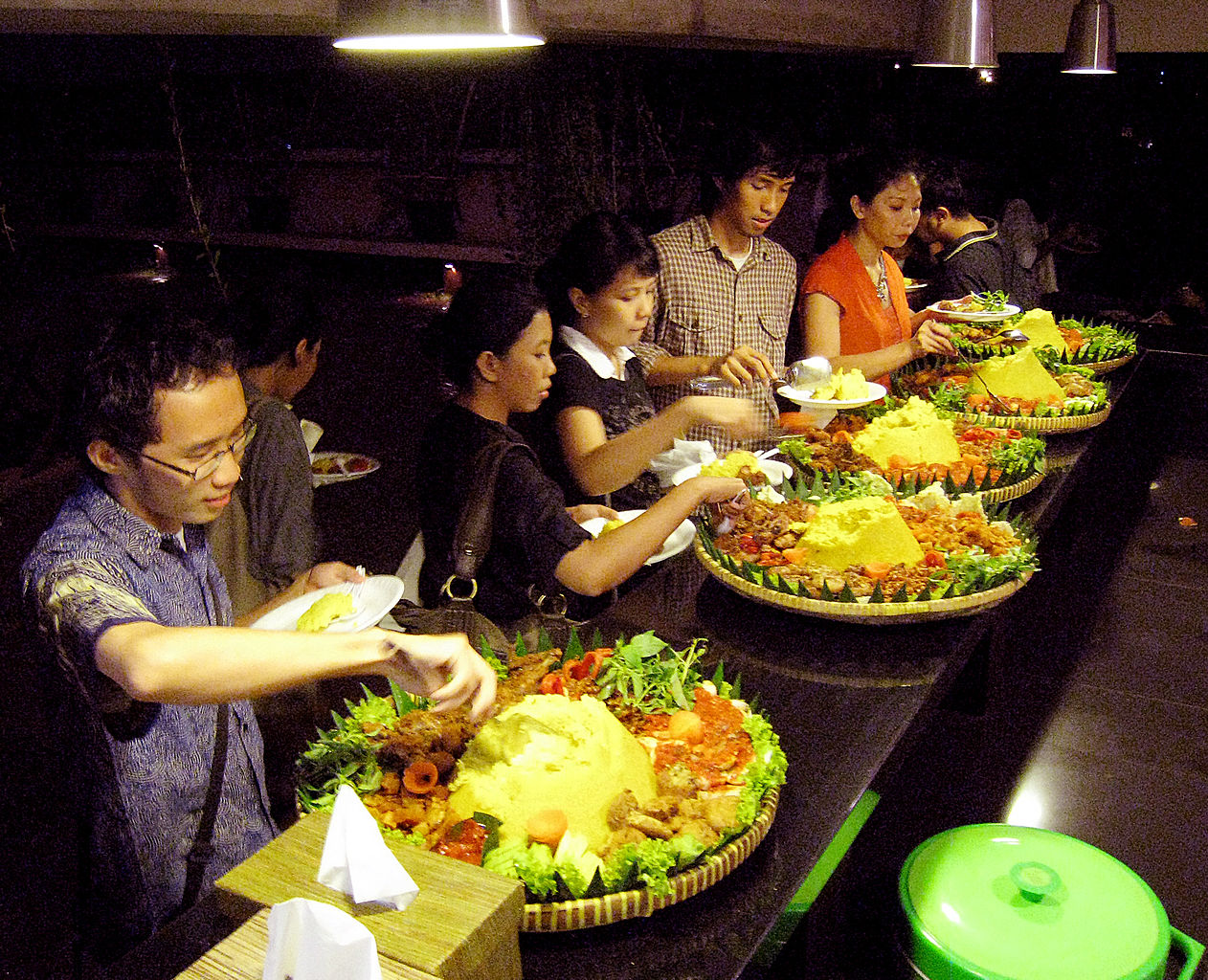 y1262px-Tumpeng_Feast.JPG