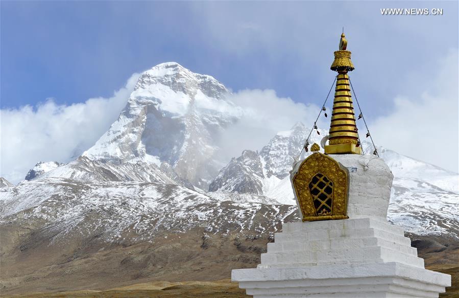 Yadong-County,Tibet_(2)_pagoda,Mt-Chomolhari,13Oct2016.jpg