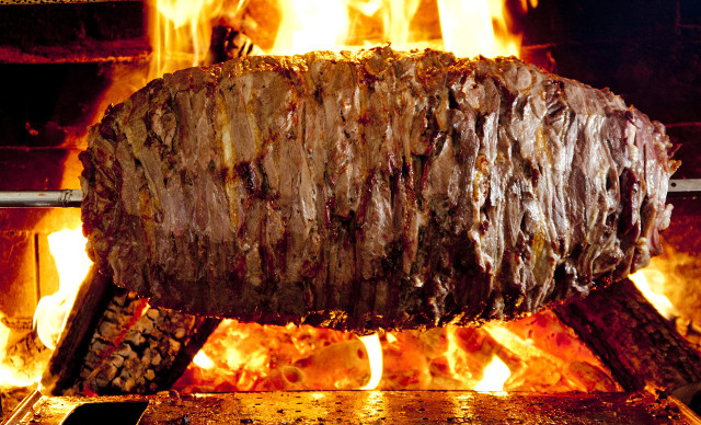 Yatık-Döner-Traditional-Cag-Kebab.jpg