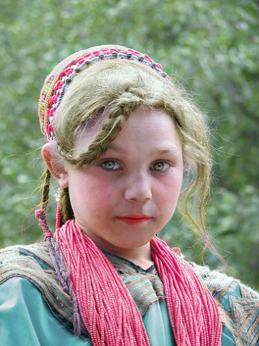 young-kalash-girl-3.jpg