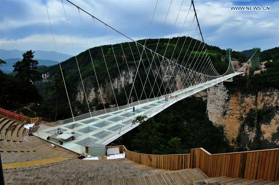 Zhangjiajie-Grand-Canyon-Glass-Bridge.(2).29Jul2016.jpg