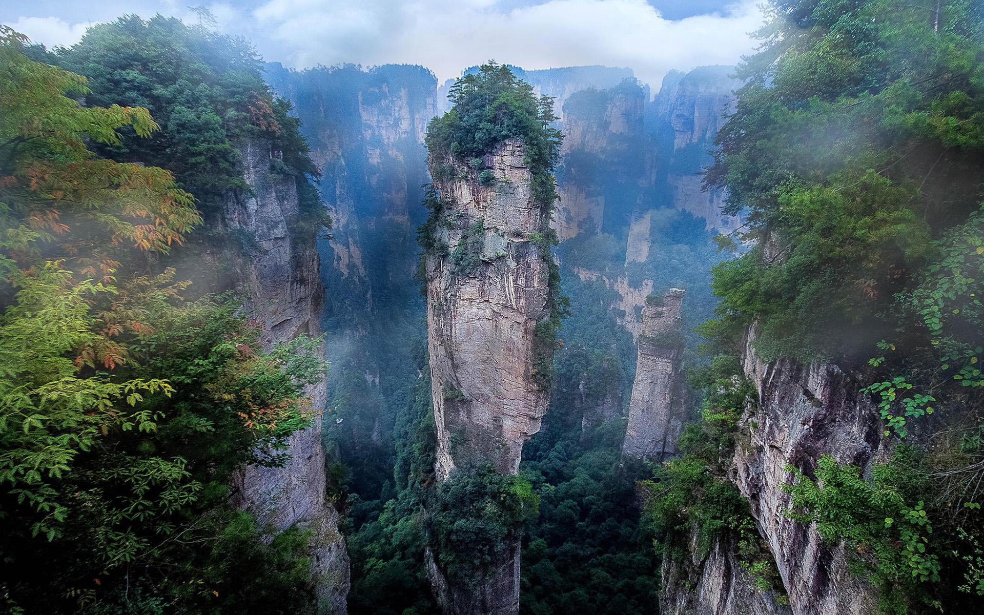 Zhangjiajie-National-Park-Hallelujah-Mountains-on-Earth-7.jpg