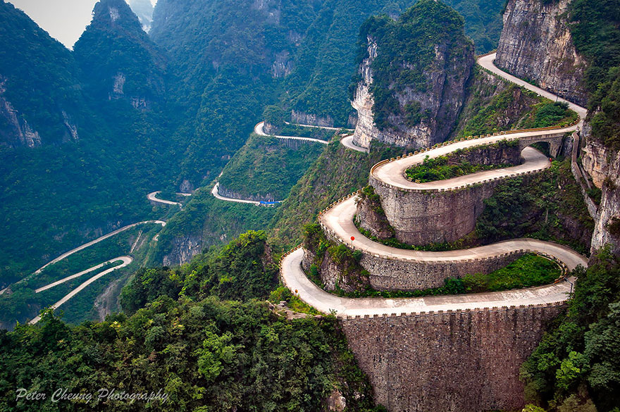 Zhangjiajie.Road to Tianmen Mountains.jpg