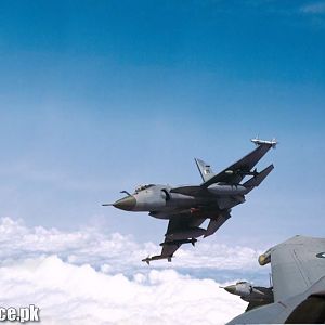 JF-17 with refuling probe