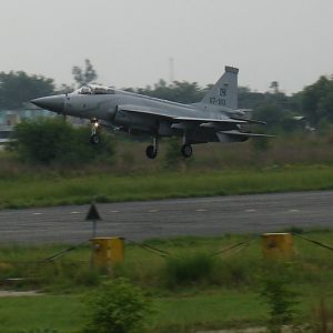 JF-17_at_kamra08