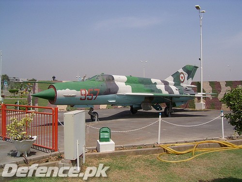 captured afghan mig-21